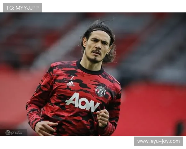 卡瓦尼训练完回家吃剩饭，冰箱里连瓶可乐都舍不得买