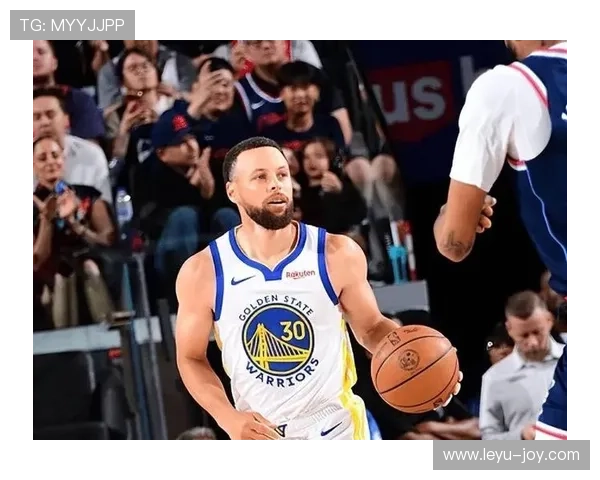 普尔借库里吸引掩护后拉开三分提升效率