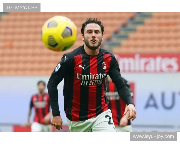 AC米兰王朝崩塌边缘，战术核心失调或将加速新帅下课危机！