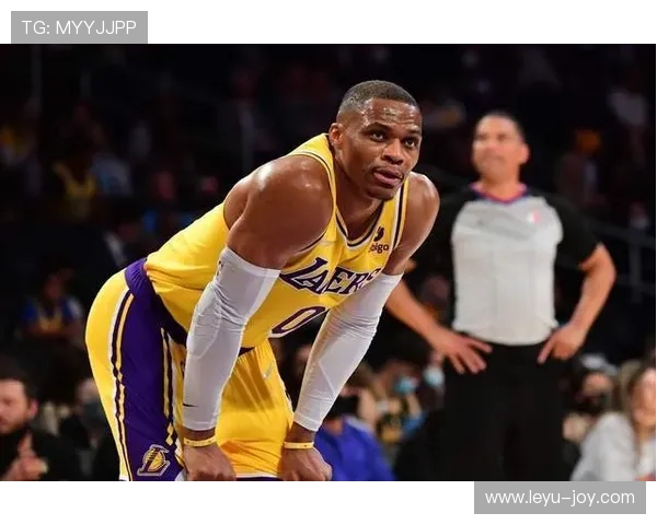 拉里·伯德关键时刻无球跑动制造空间拉开球队攻防差距